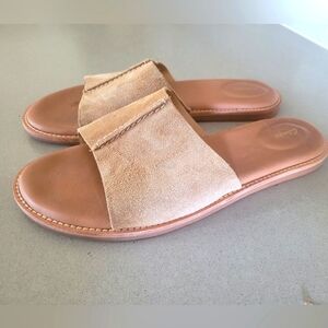Like new women's Clark's tan suede slides
